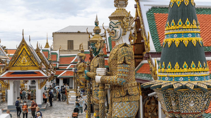Wat Pho Prayer Hall With Buddha Statues