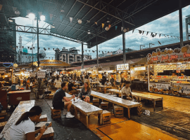 Sunday Walking Street (Ratchadamnoen Road)
