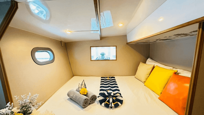 Luxury Yacht Cruise Pattaya Afternoon Party Time