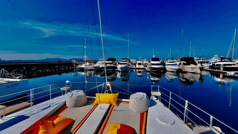Friends Party On Private Yacht Pattaya With Music