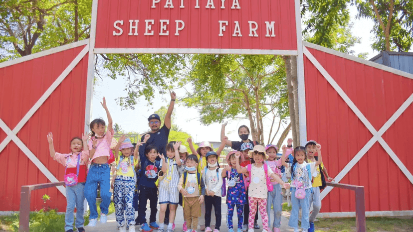 Buddies Bird Show At Family Park Pattaya