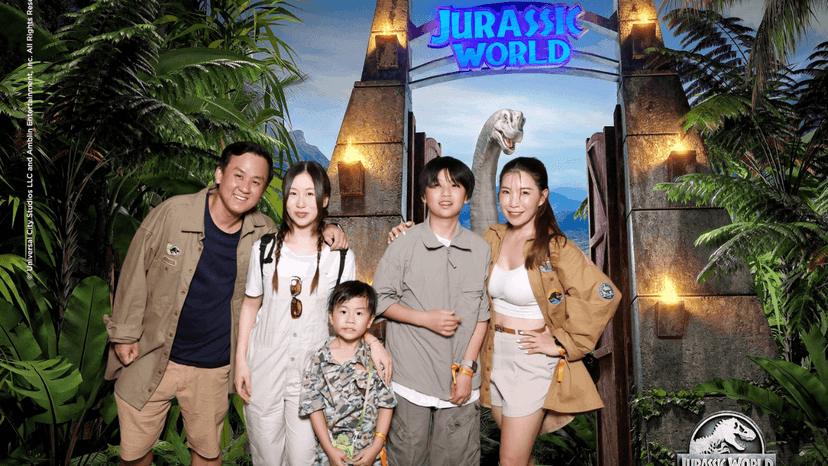 Weekday Evening Jurassic World Bangkok Night Session