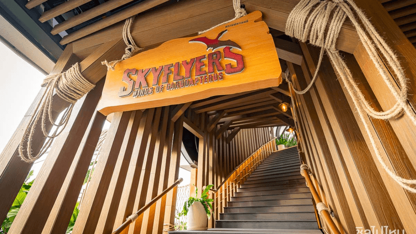Post Ride Photo Opportunity SkyFlyers Garudapterus Asiatique